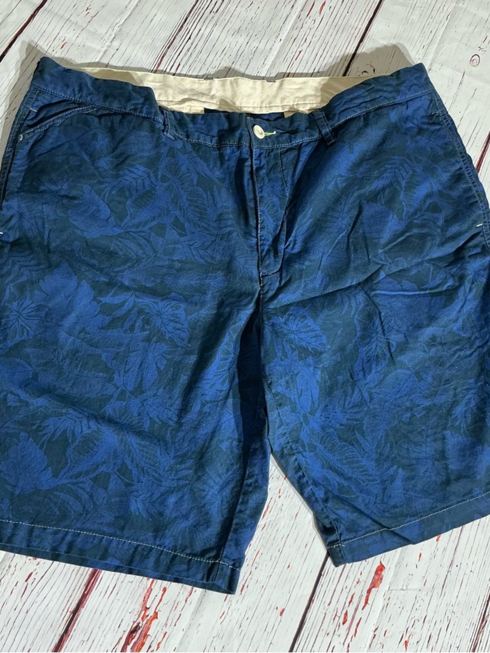 Tommy Bahama Sz 40 Navy Blue Leaf-Print Flat Front Shorts